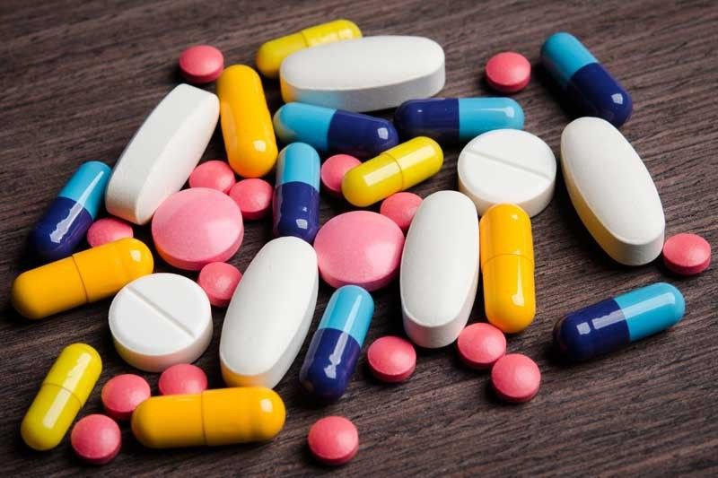 Những loại thuốc và dụng cụ y tế nhất định phải có trong tủ thuốc gia đình | Vinmec