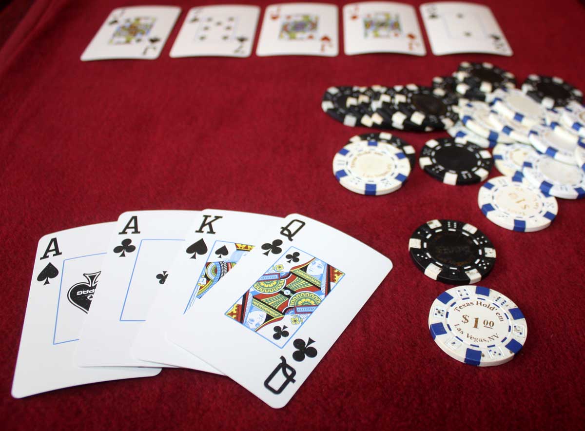 How to Play Omaha Poker: A Guide to Rules and Strategies | Natural8