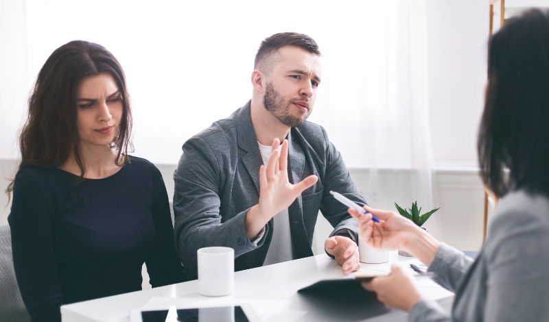 Không lắng nghe và hiểu khách hàng